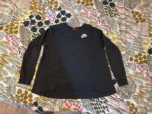 Nike Women's Sportswear Crewneck Pullover Sweatshirt with Hi-Low Hem